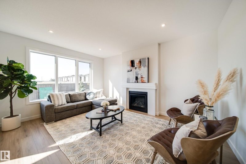 77 Chartres Close