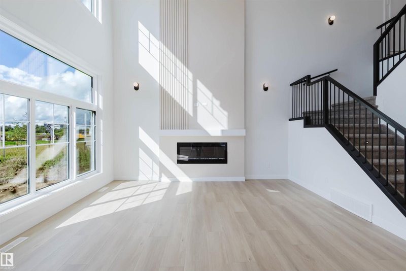 211 EDGEMONT GR NW, Edmonton, Alberta T6M 3J6