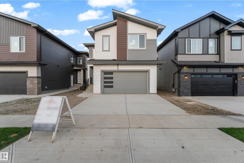 236 Linden Lo, Woodbend — new house, photo 1
