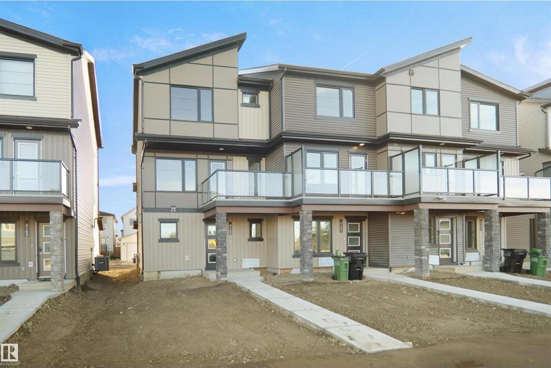 3 Edgewater Close, Easton — new townhouse, photo 1